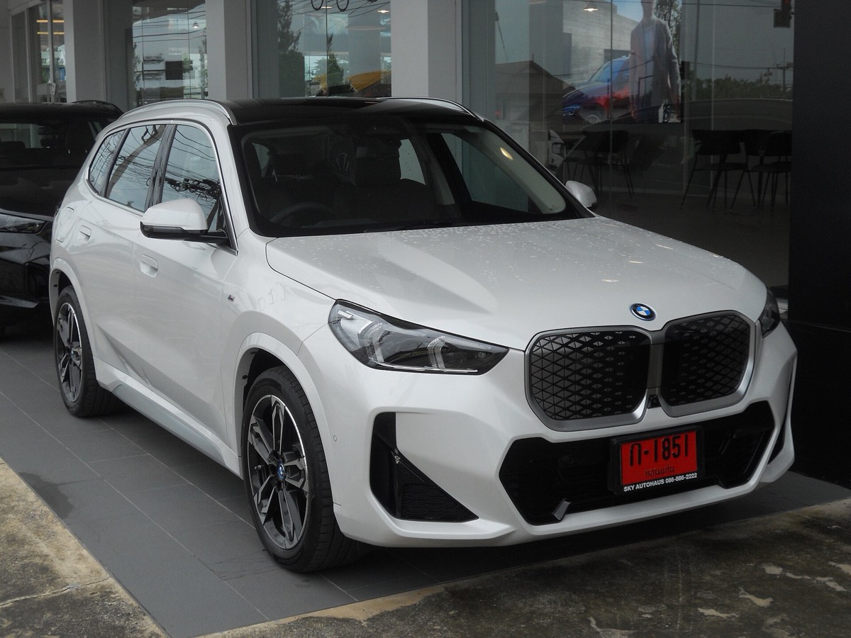 BMW iX1