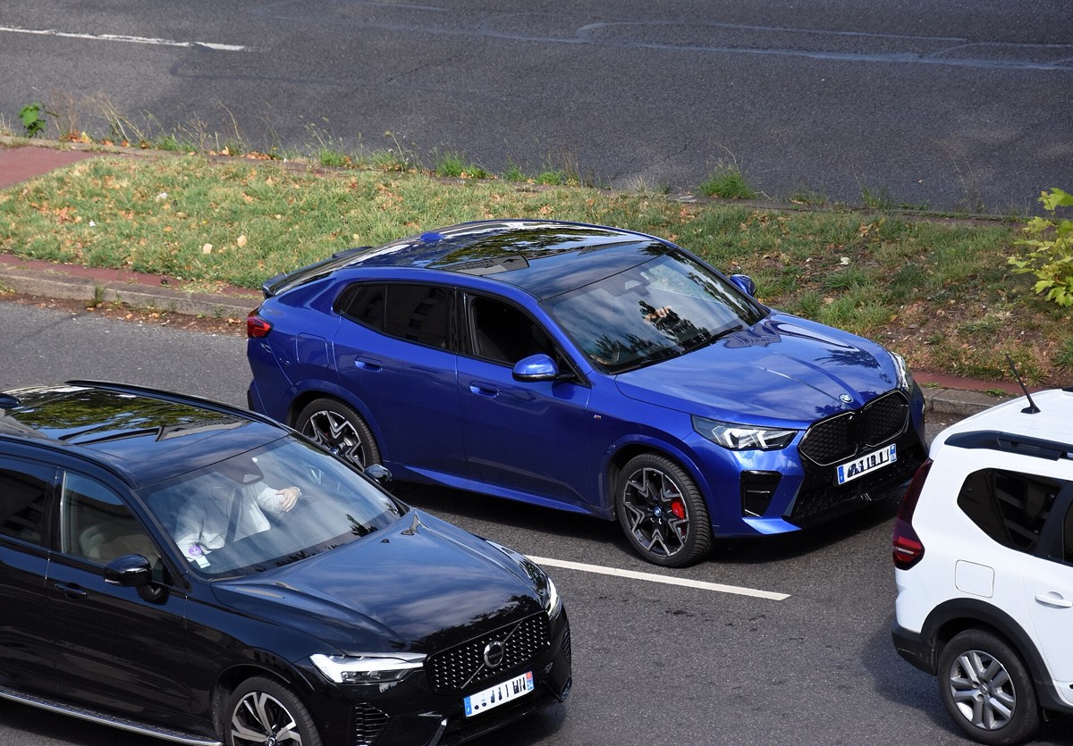 BMW iX2