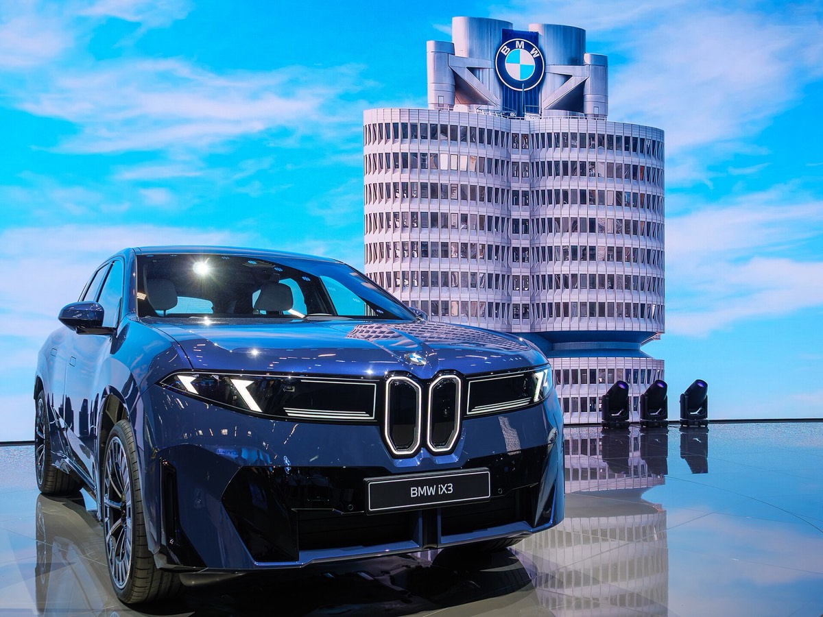 BMW iX3