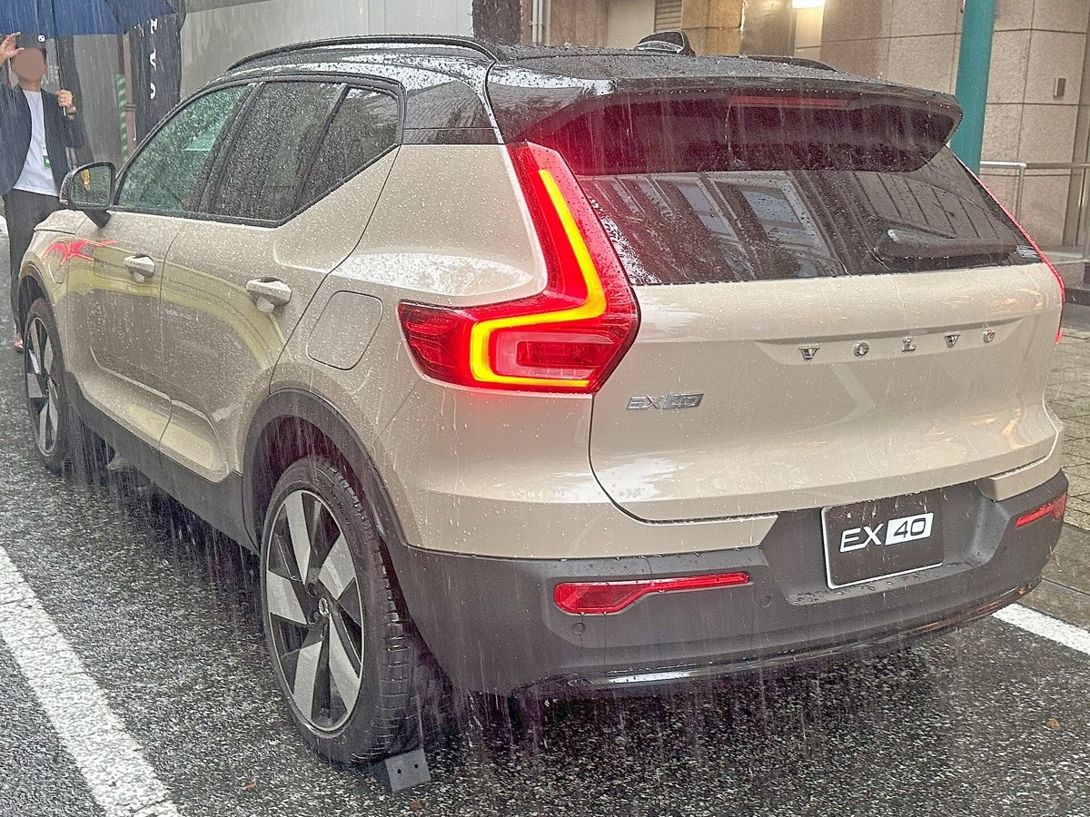 Volvo EX40